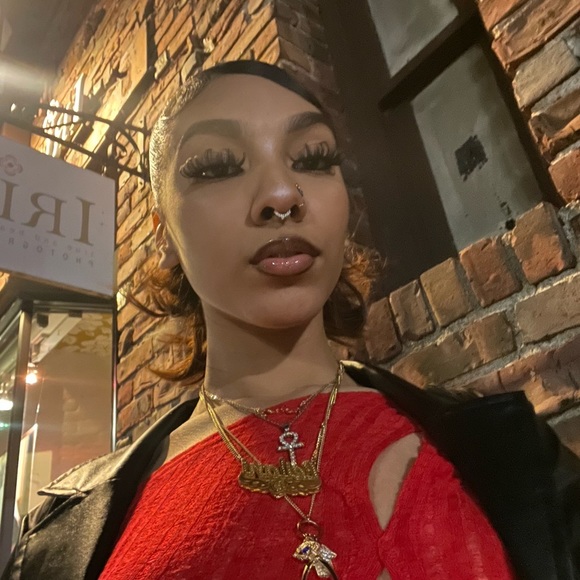 Meet your Posher, Leilani - Picture 1 of 1